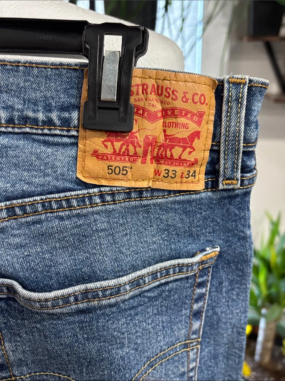 Levi’s Classic Men's Blue Denim Jeans size 33X34